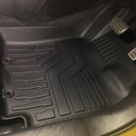 3D立体ラバーフロアマットで車内を水から守る、色々な車種別で専用設計された逸品