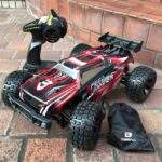 ちょっと大き目なボディのDEERC 9206Eで悪路を爆走する快感を味わおう。