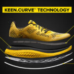 歩きに拘る人に、KEENのWK400はアウトソールがラウンドした不思議なシューズ