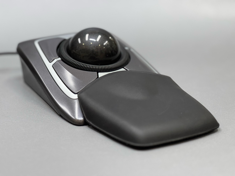 Kensington Expert Mouse Trackballで手首の負担を軽減｜仕事効率化の